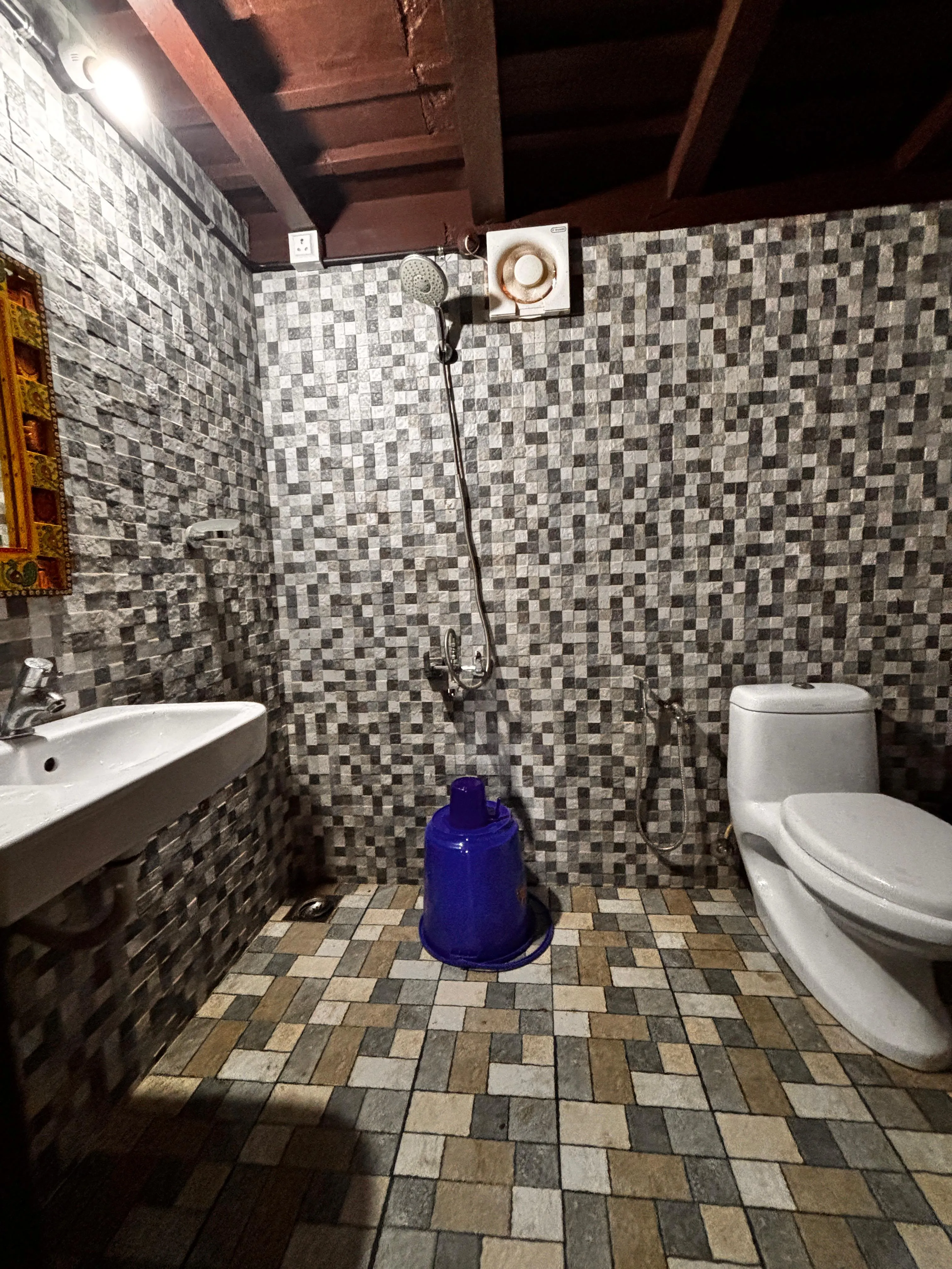 Room image 3