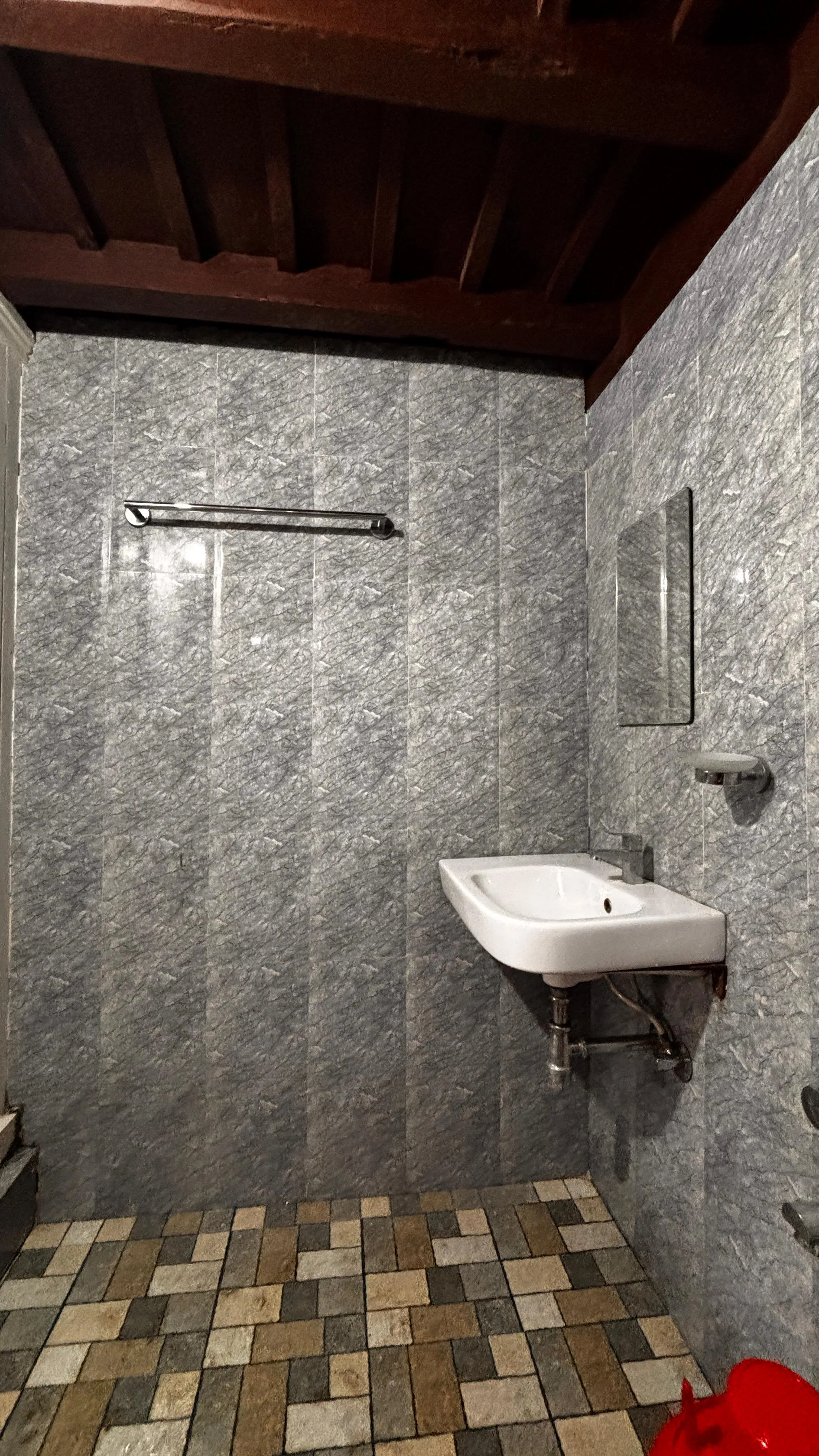 Room image 4